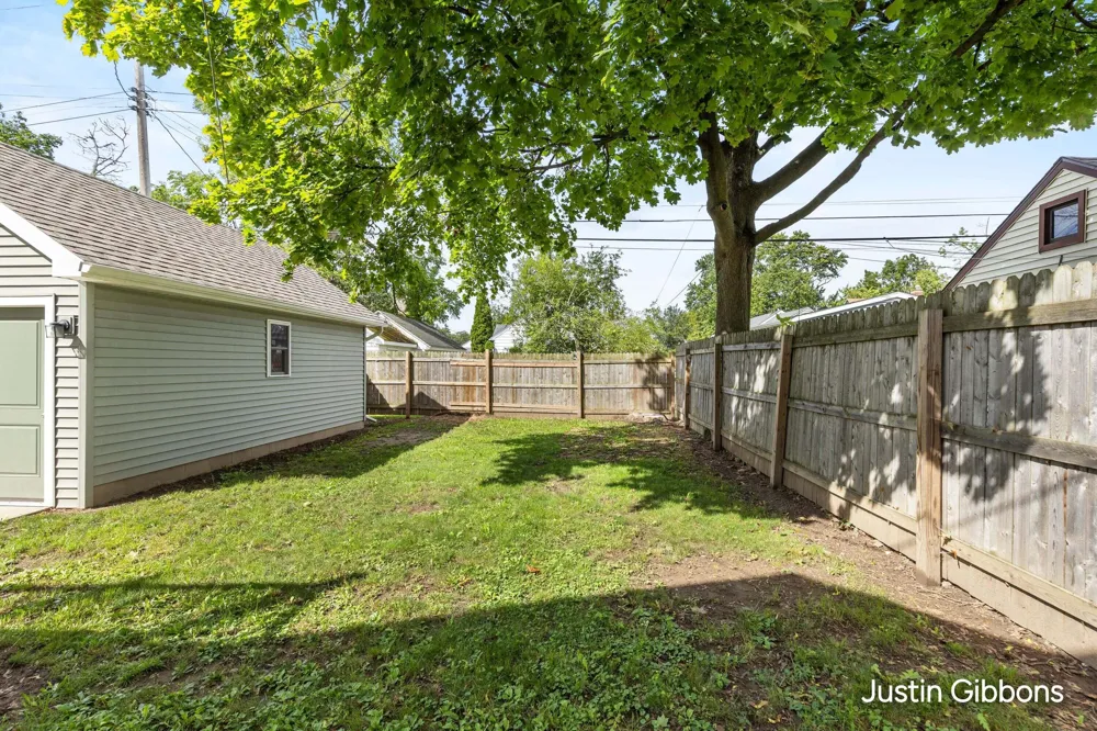 2030 Clifton Avenue Lansing, MI 48910