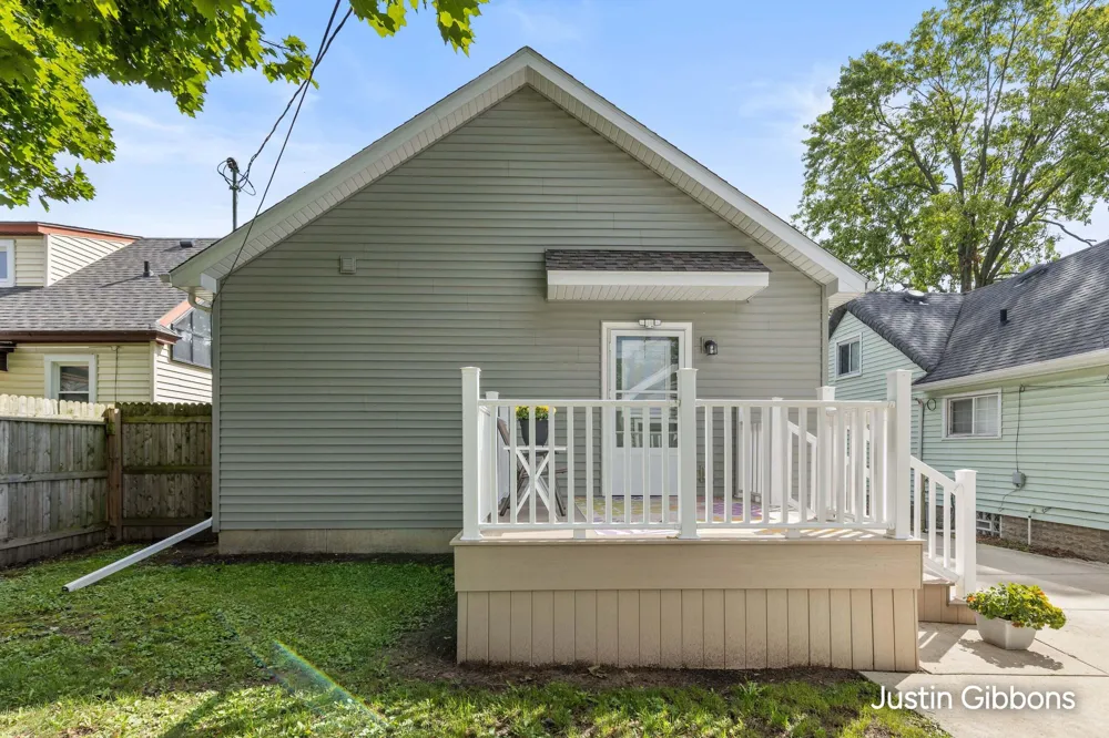 2030 Clifton Avenue Lansing, MI 48910