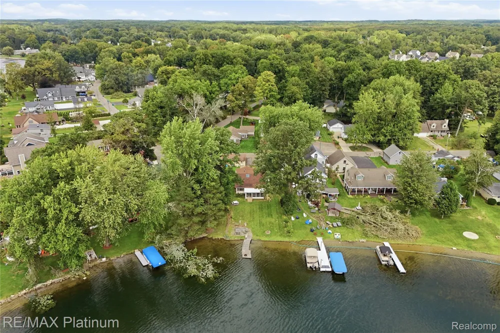 1186 Chemung Drive Genoa Township, MI 48843