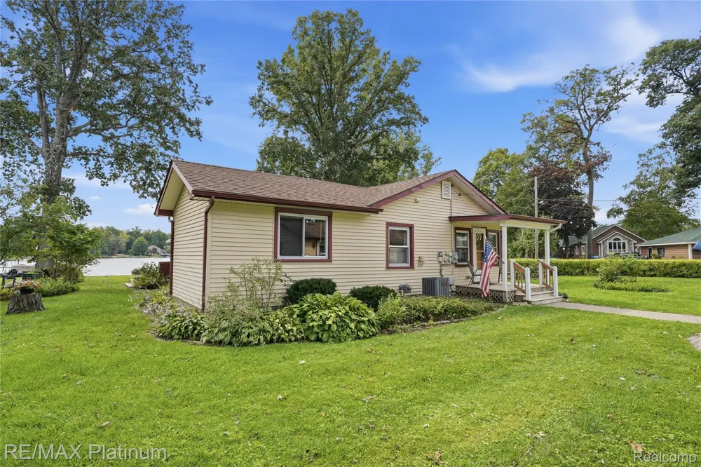 1186 Chemung Drive Genoa Township, MI 48843