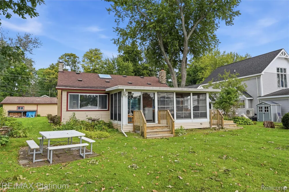 1186 Chemung Drive Genoa Township, MI 48843