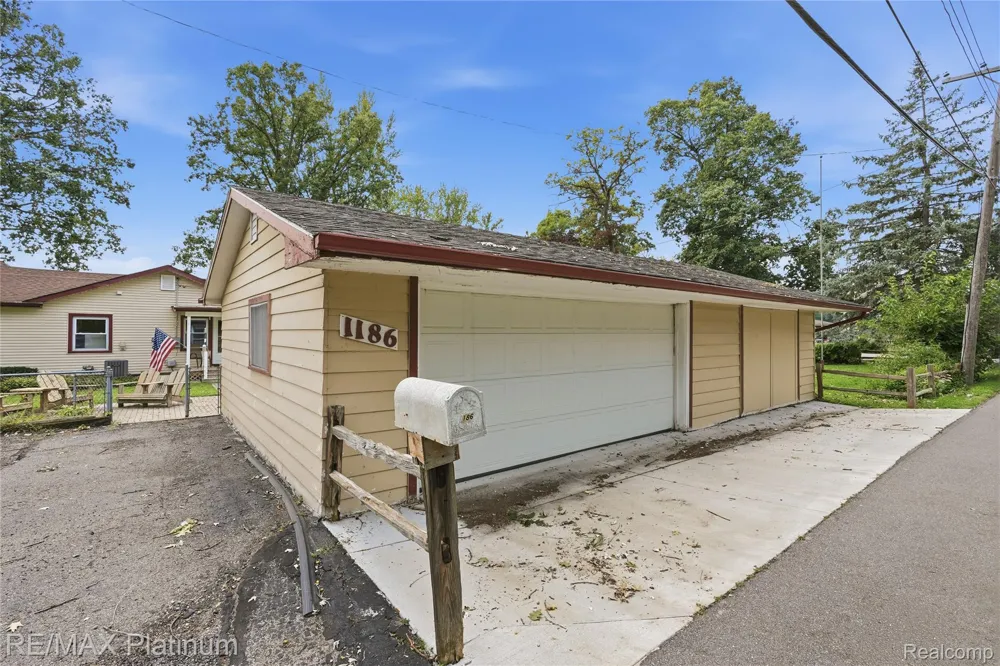 1186 Chemung Drive Genoa Township, MI 48843
