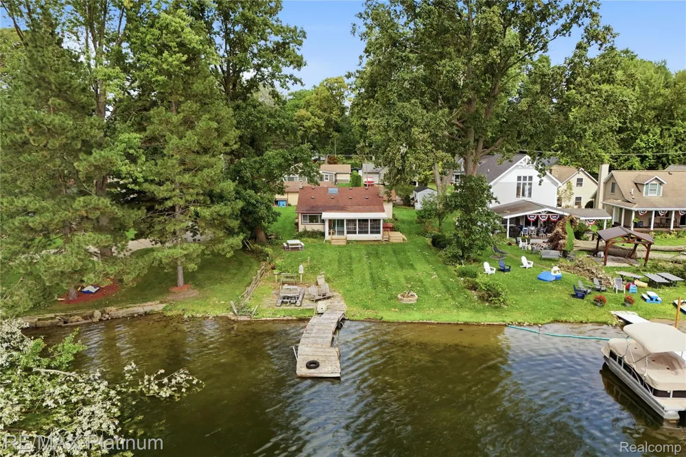 1186 Chemung Drive Genoa Township, MI 48843