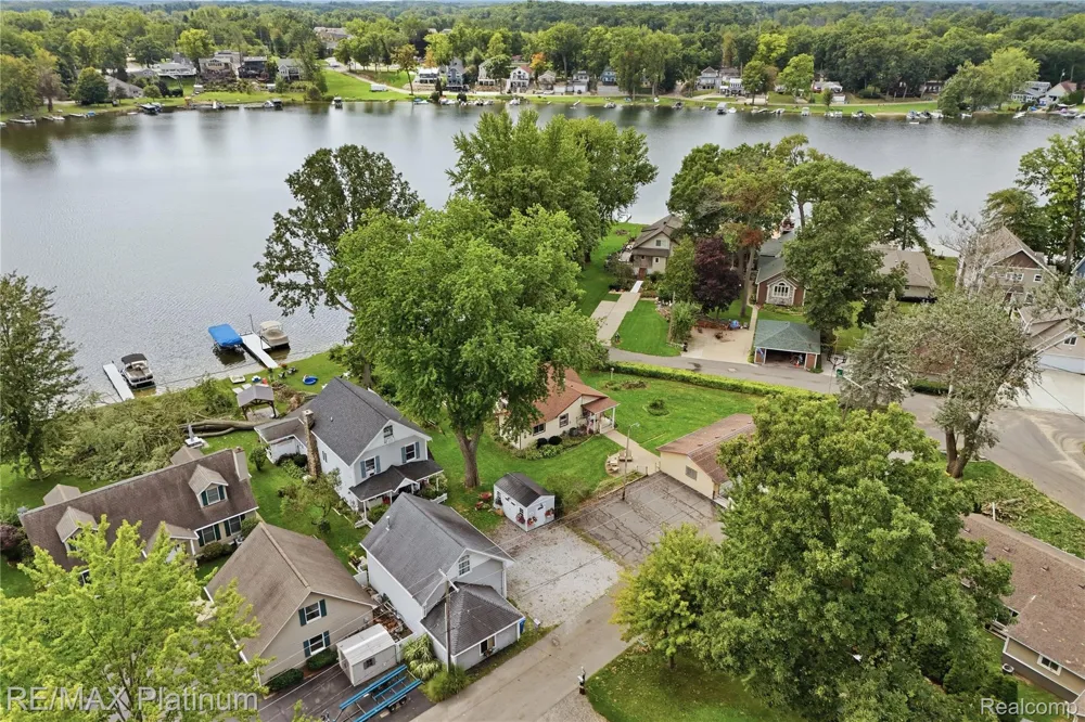 1186 Chemung Drive Genoa Township, MI 48843