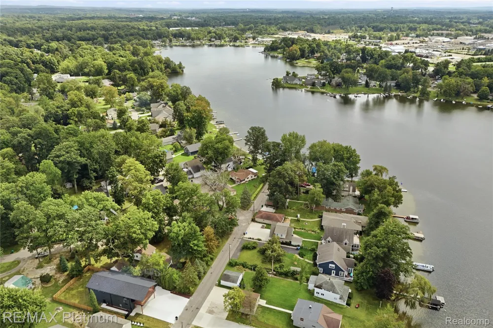1186 Chemung Drive Genoa Township, MI 48843
