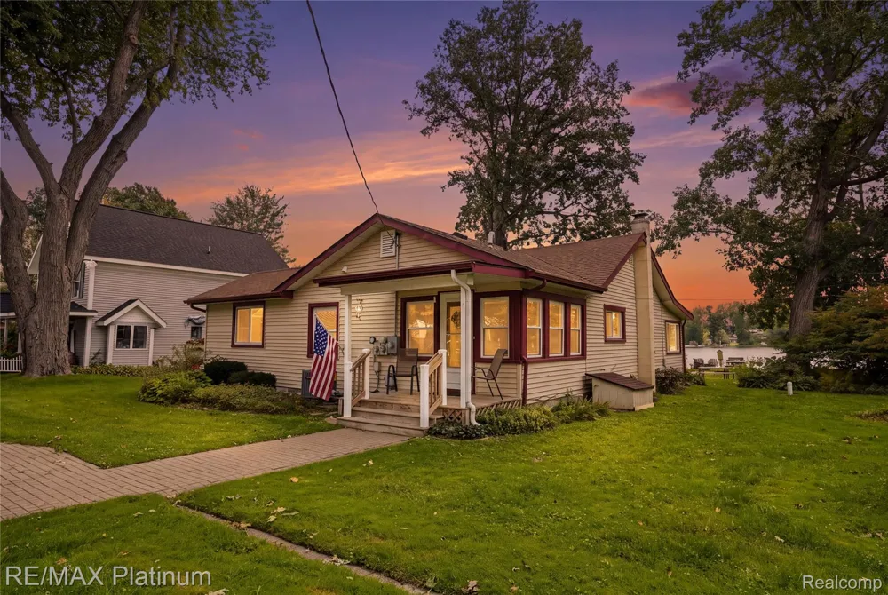 1186 Chemung Drive Genoa Township, MI 48843
