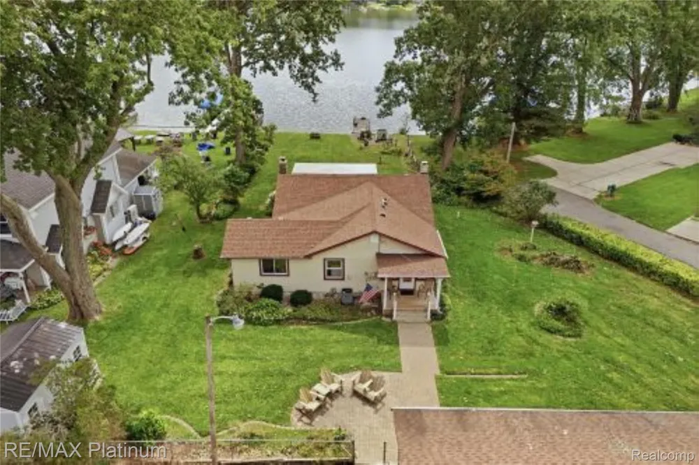 1186 Chemung Drive Genoa Township, MI 48843