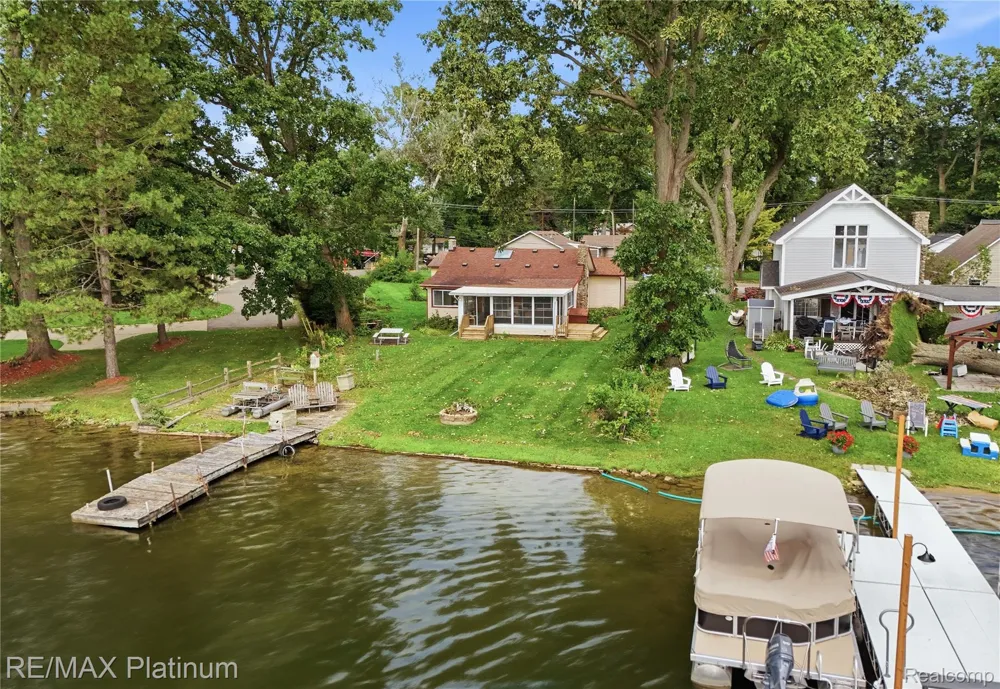 1186 Chemung Drive Genoa Township, MI 48843