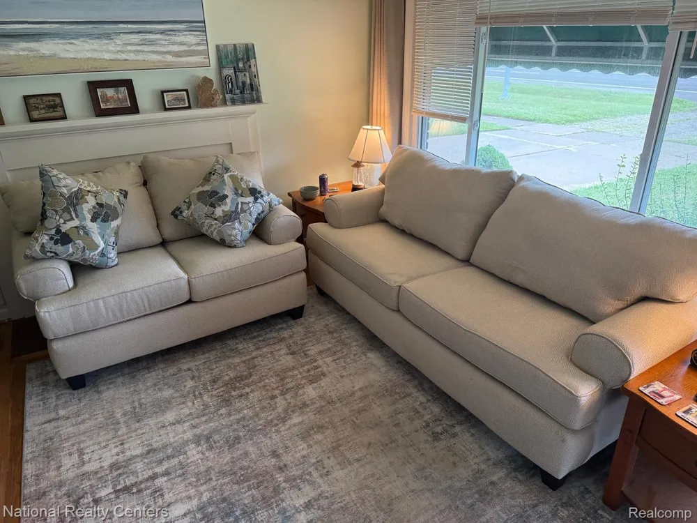 9918 Farmington Road Livonia City, MI 48150