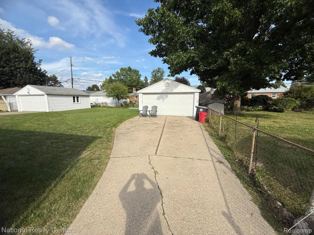 9918 Farmington Road Livonia City, MI 48150