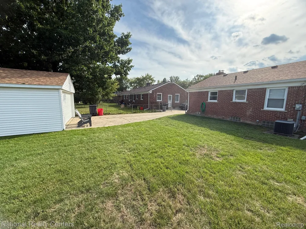 9918 Farmington Road Livonia City, MI 48150