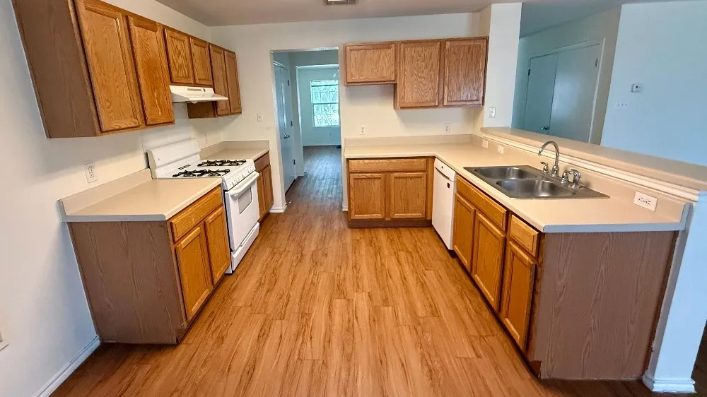 940 Goldenrod Street Kyle, TX 78640