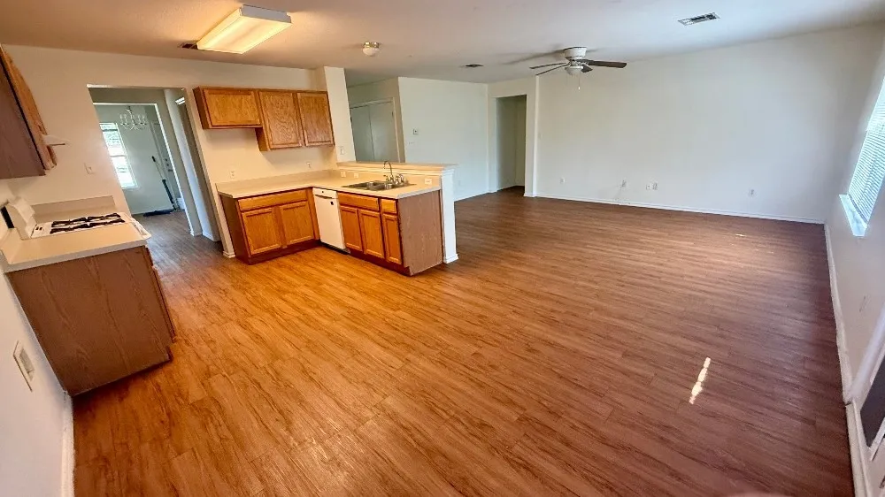 940 Goldenrod Street Kyle, TX 78640