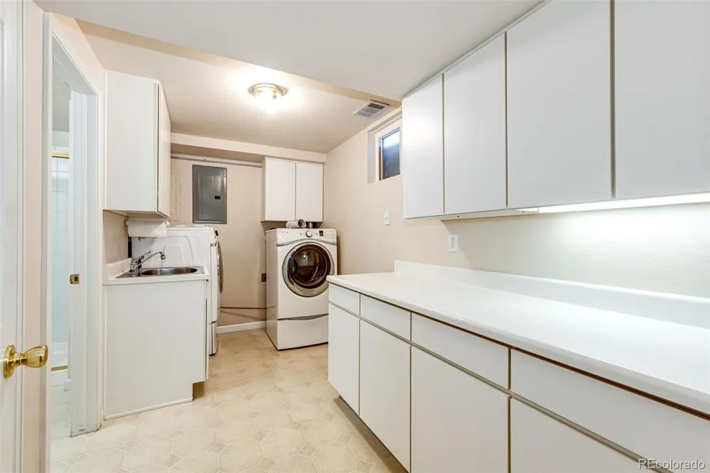 6876 S Broadway Centennial, CO 80122