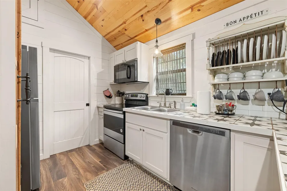 13565 County Road 274 Somerville, TX 77879