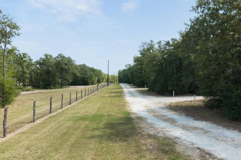 13565 County Road 274 Somerville, TX 77879