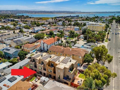 4279 Lamont