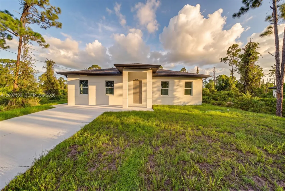 308 Mangonia Lehigh Acres, FL 33974