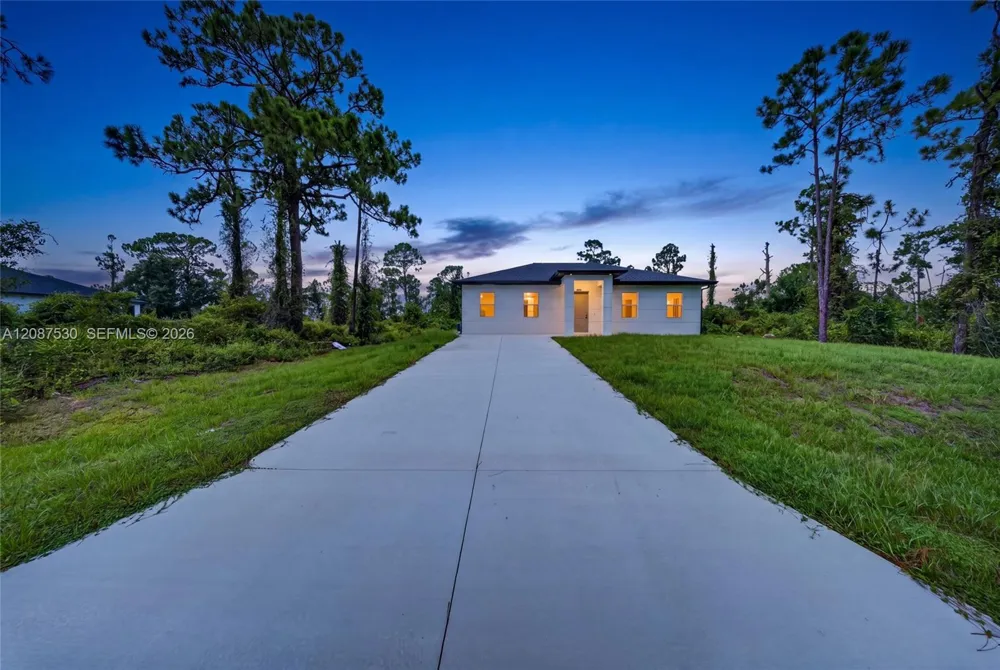 308 Mangonia Lehigh Acres, FL 33974
