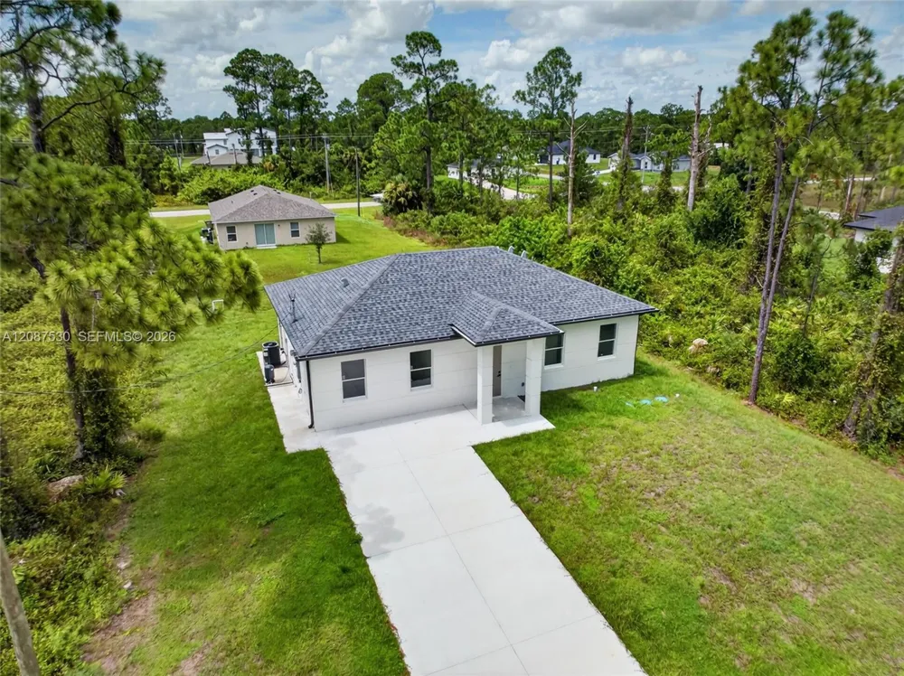 308 Mangonia Lehigh Acres, FL 33974