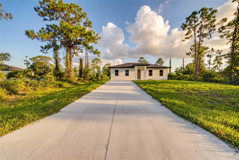 308 Mangonia Lehigh Acres, FL 33974