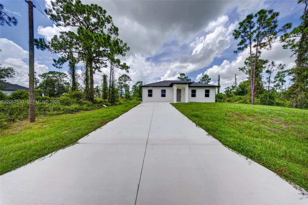 308 Mangonia Lehigh Acres, FL 33974