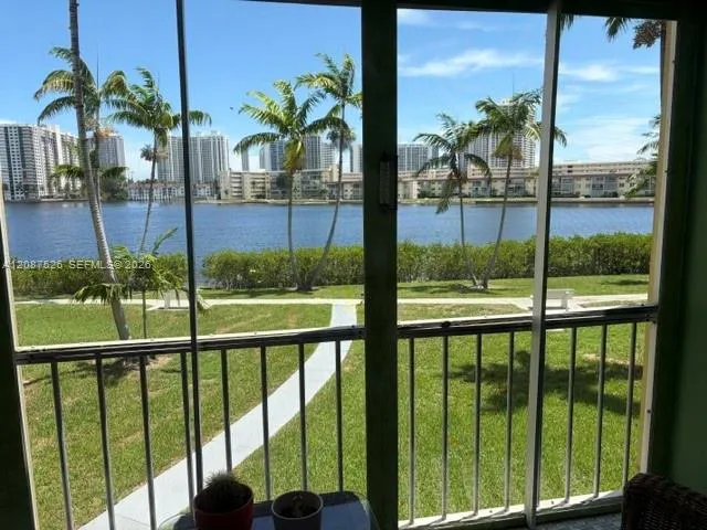 2861 Leonard Dr #F207 Aventura, FL 33160