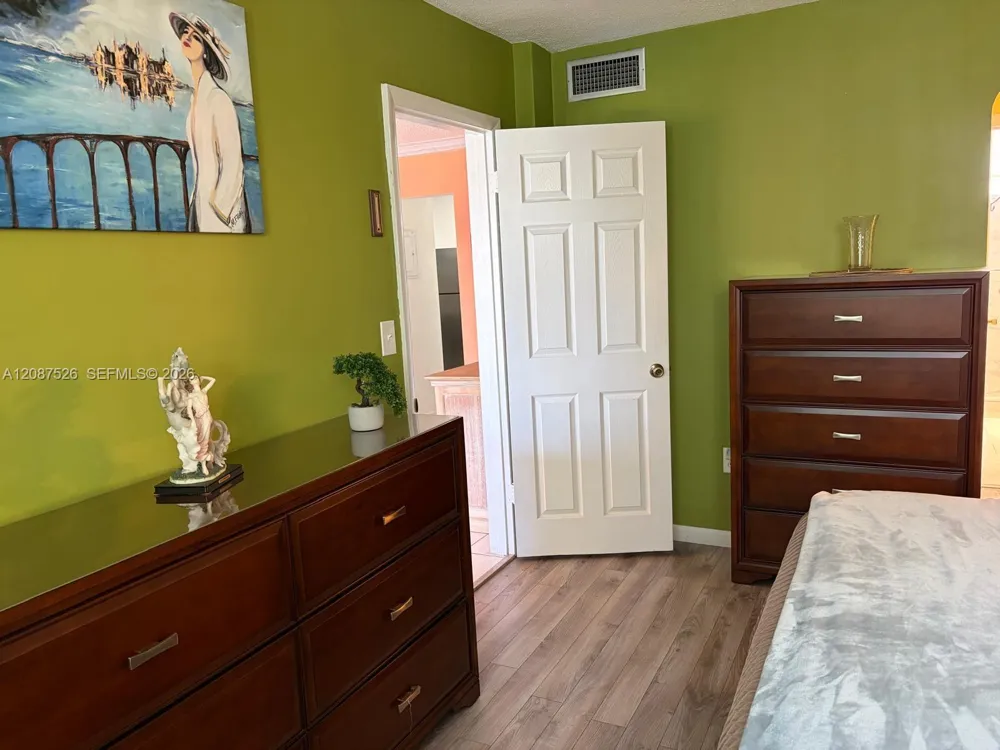 2861 Leonard Dr #F207 Aventura, FL 33160