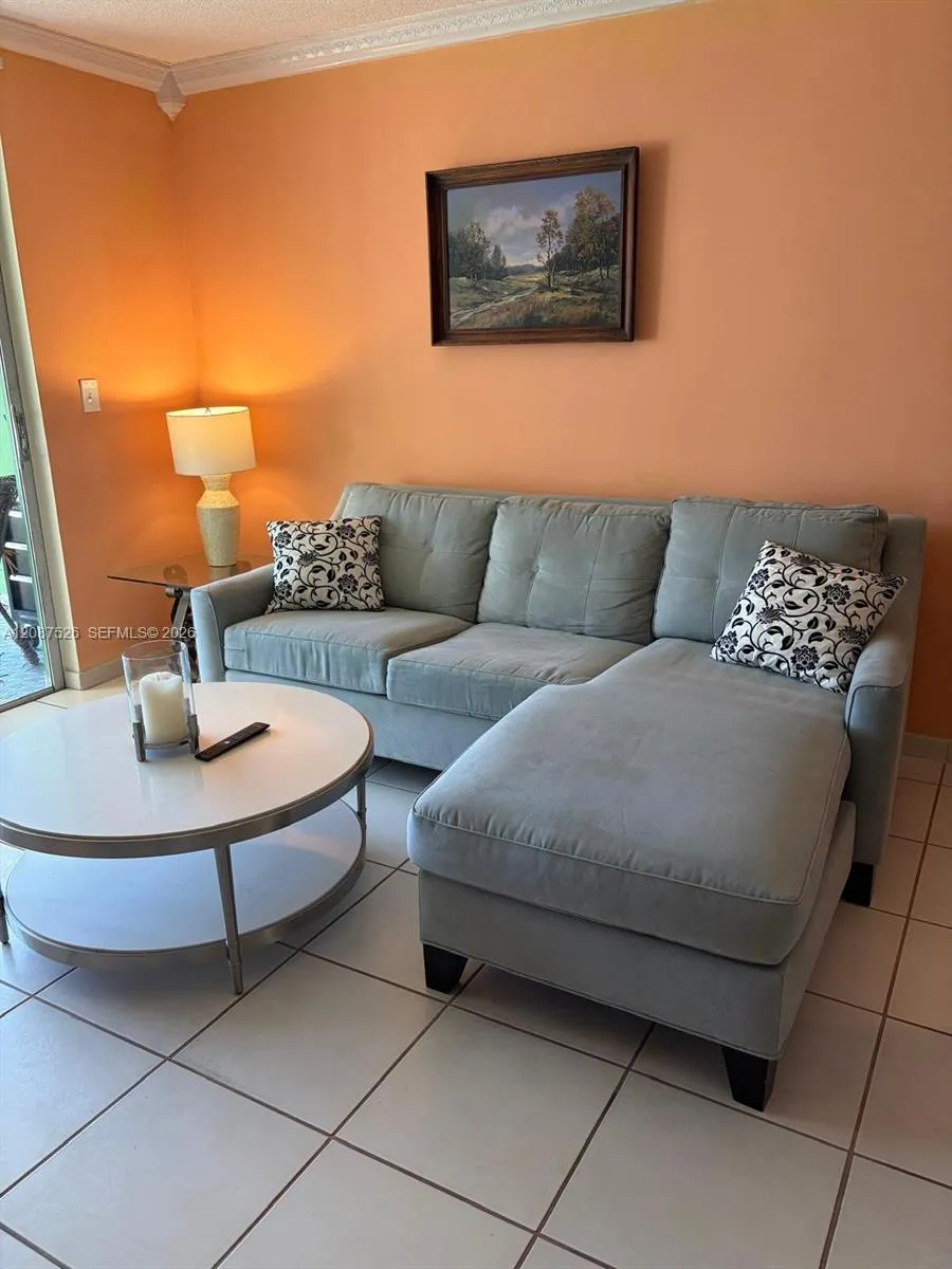 2861 Leonard Dr #F207 Aventura, FL 33160
