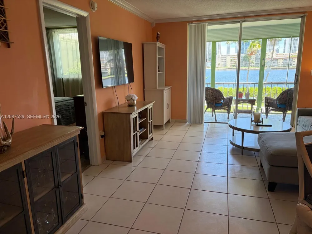 2861 Leonard Dr #F207 Aventura, FL 33160