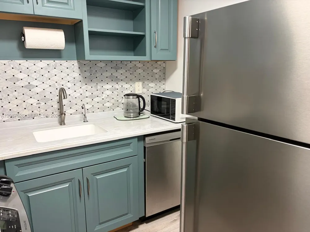 2861 Leonard Dr #F207 Aventura, FL 33160