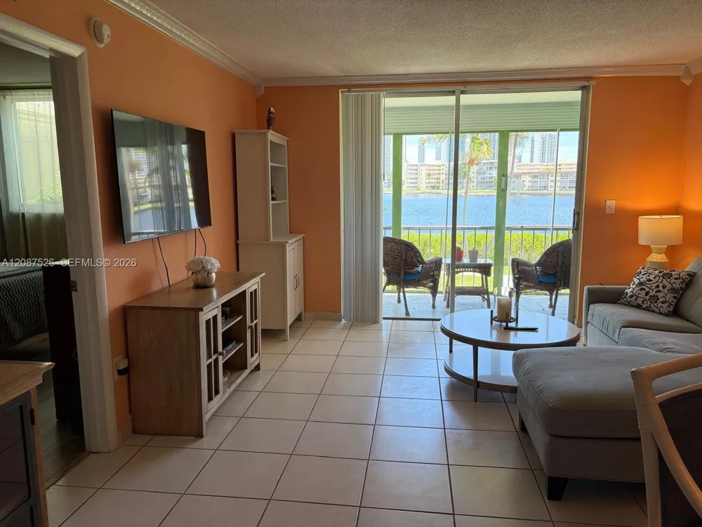 2861 Leonard Dr #F207 Aventura, FL 33160