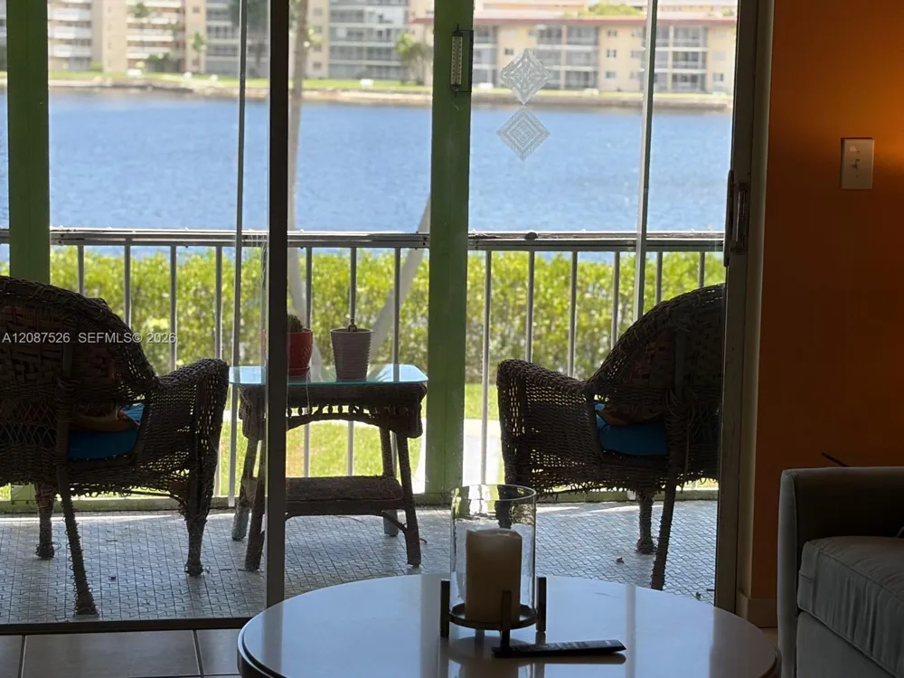 2861 Leonard Dr #F207 Aventura, FL 33160