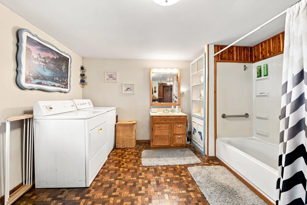 204 Lathrop Avenue Algonac, MI 48001