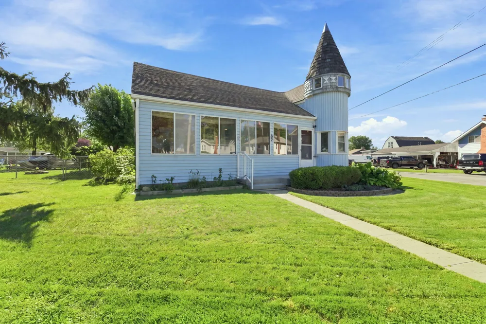 204 Lathrop Avenue Algonac, MI 48001