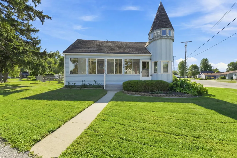 204 Lathrop Avenue Algonac, MI 48001