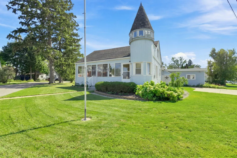 204 Lathrop Avenue Algonac, MI 48001