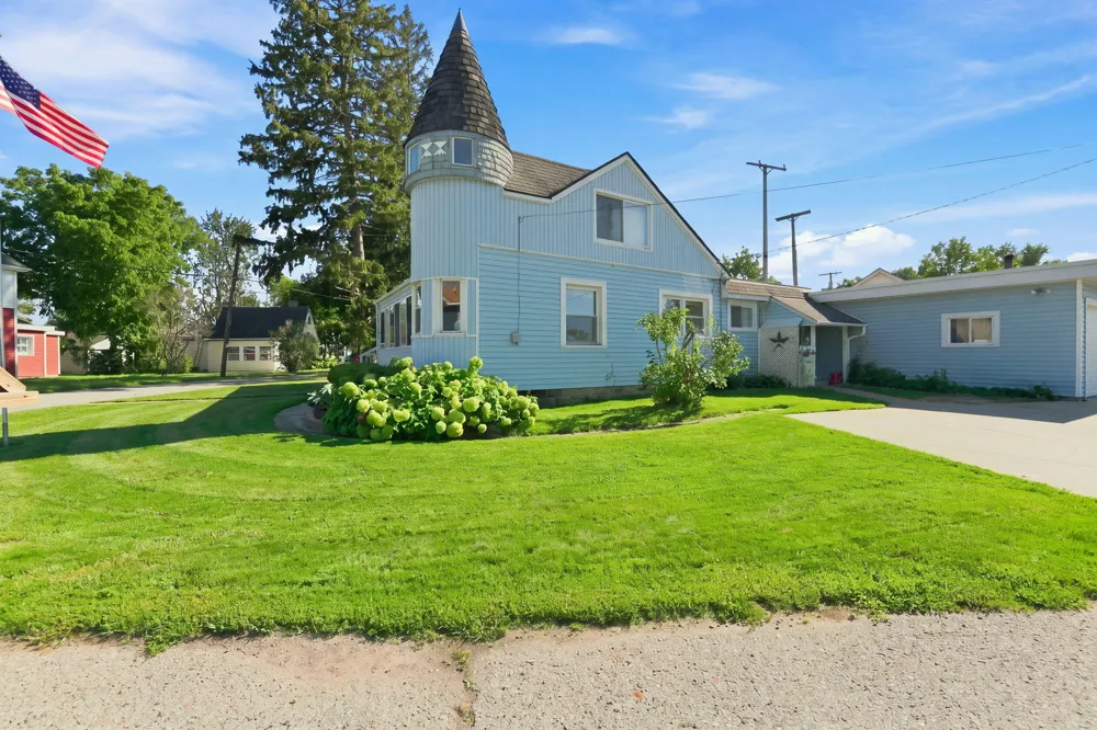 204 Lathrop Avenue Algonac, MI 48001