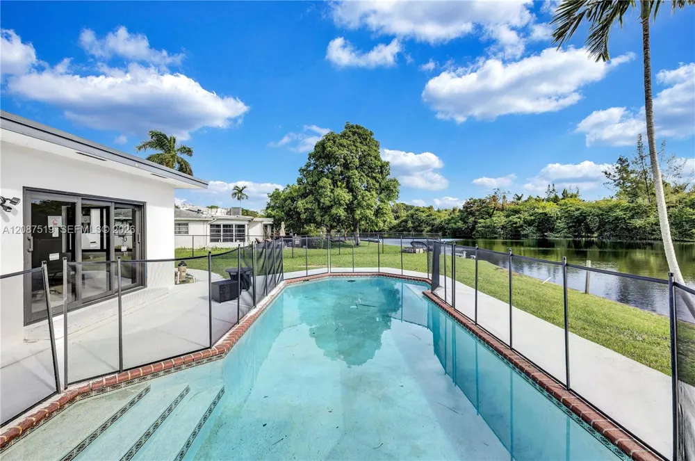 217 31st Ave Hollywood, FL 33021