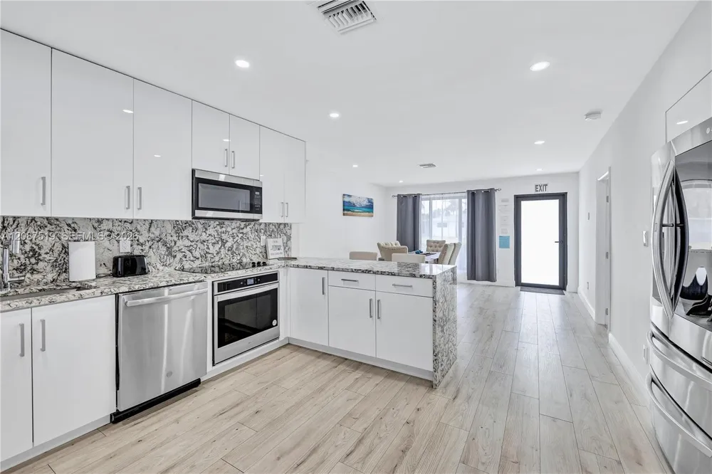 217 31st Ave Hollywood, FL 33021