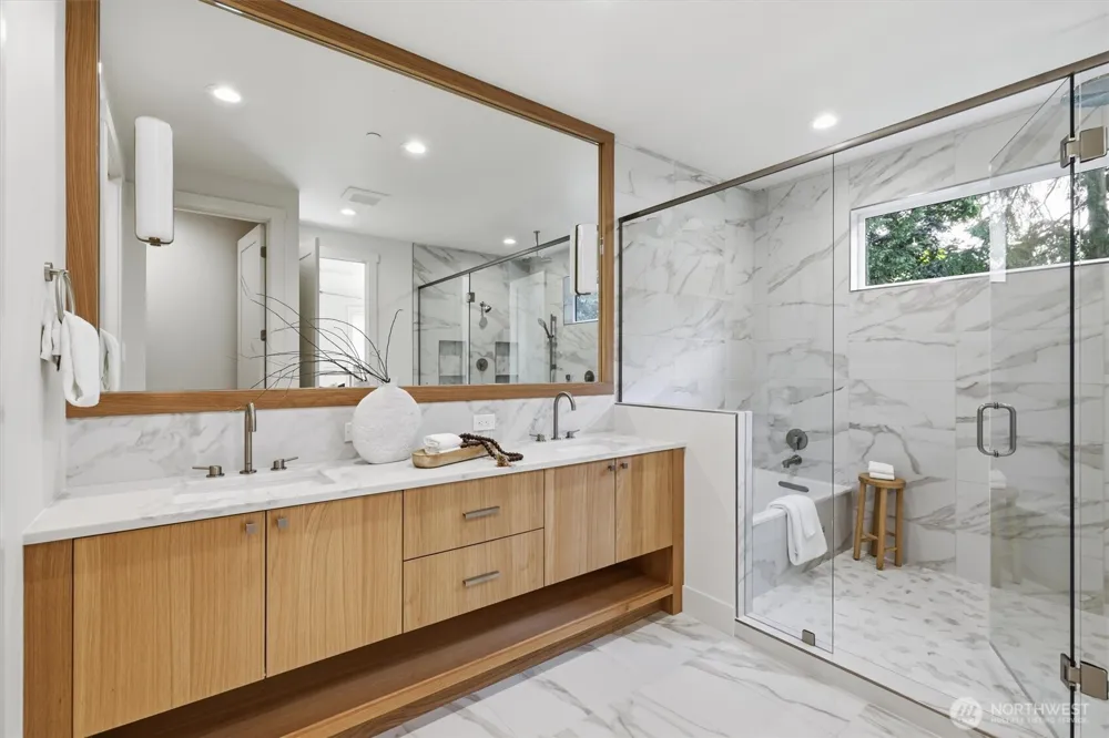 10026 Slater Avenue NE Kirkland, WA 98033