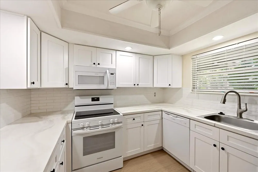 10407 WATERBIRD WAY #11 Bradenton, FL 34209
