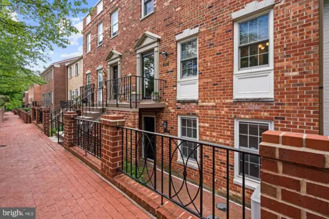 3231 SUTTON PLACE NW #D