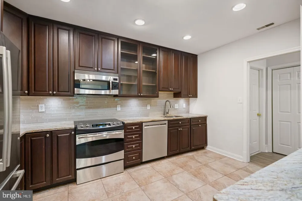 3231 SUTTON PLACE NW #D Washington, DC 20016