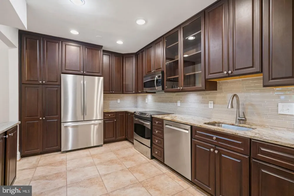 3231 SUTTON PLACE NW #D Washington, DC 20016