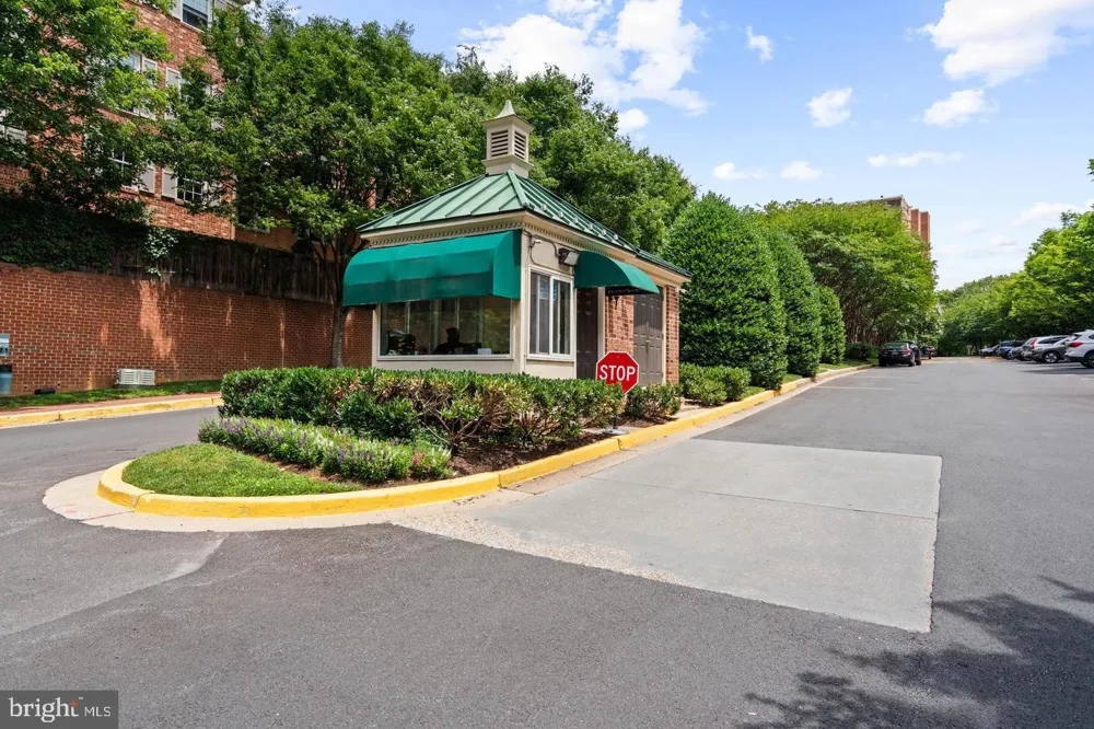 3231 SUTTON PLACE NW #D Washington, DC 20016