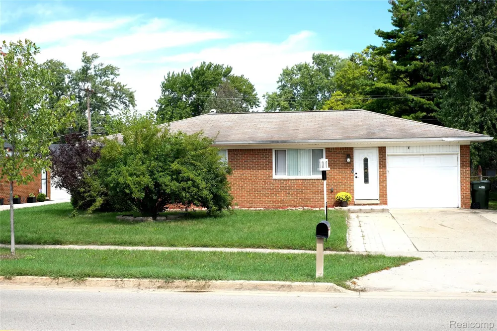 8439 Plumbrook Road Sterling Heights City, MI 48313
