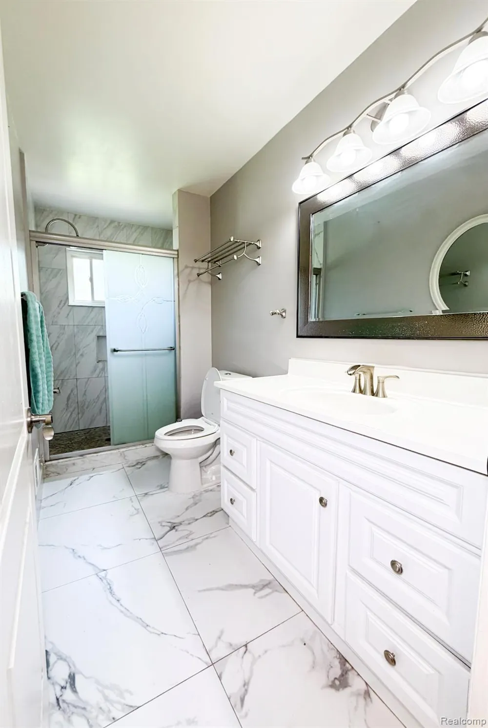 8439 Plumbrook Road Sterling Heights City, MI 48313