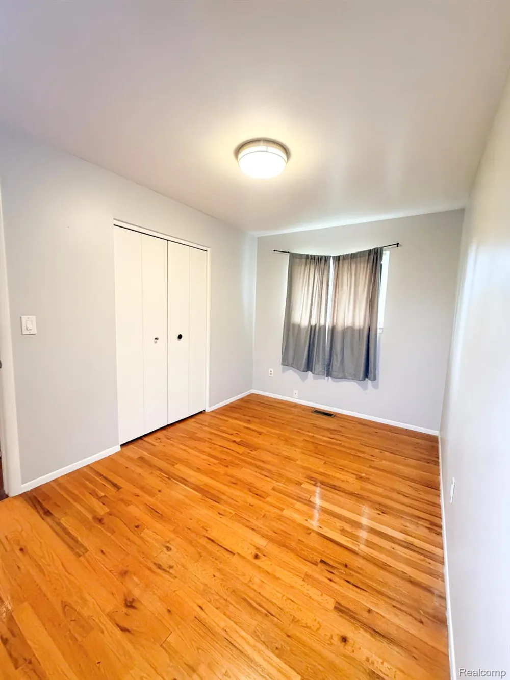 8439 Plumbrook Road Sterling Heights City, MI 48313