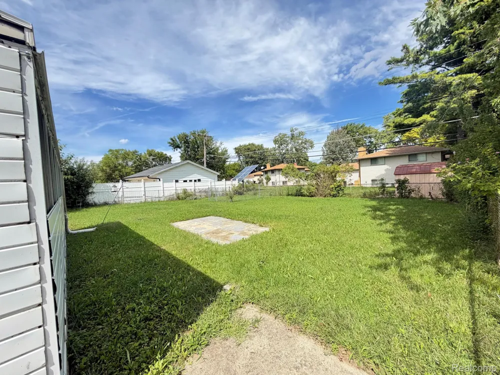8439 Plumbrook Road Sterling Heights City, MI 48313